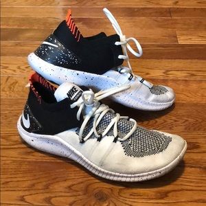 White & Black Nike shoes size 6